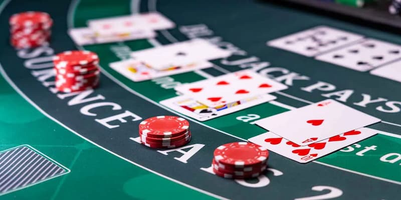 Mục tiêu Blackjack đơn giản là đạt được tổng gần hoặc đúng bằng 21 càng tốt